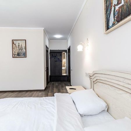Opera House Apartment 3 Lviv Luaran gambar