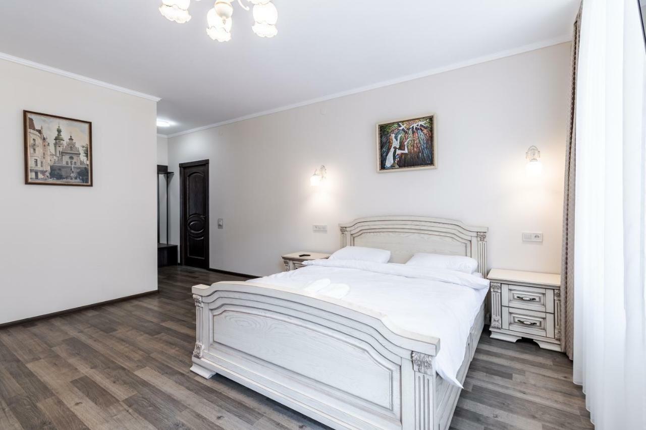 Opera House Apartment 3 Lviv Luaran gambar